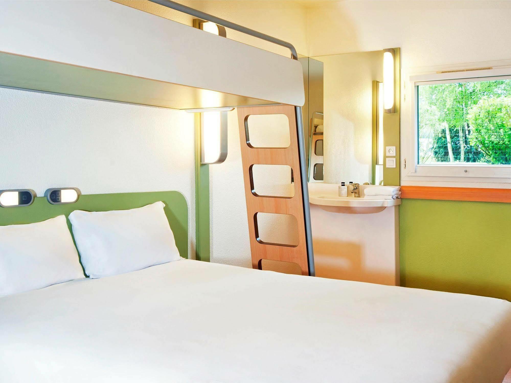 Ibis Budget Fontainebleau Avon Exteriör bild