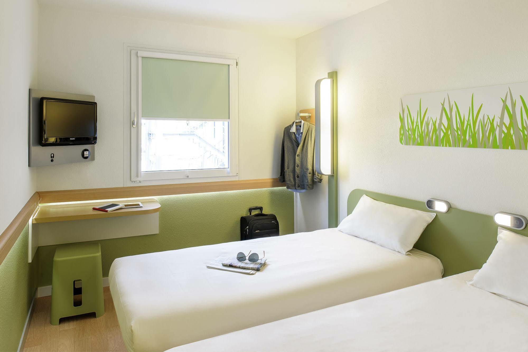 Ibis Budget Fontainebleau Avon Exteriör bild
