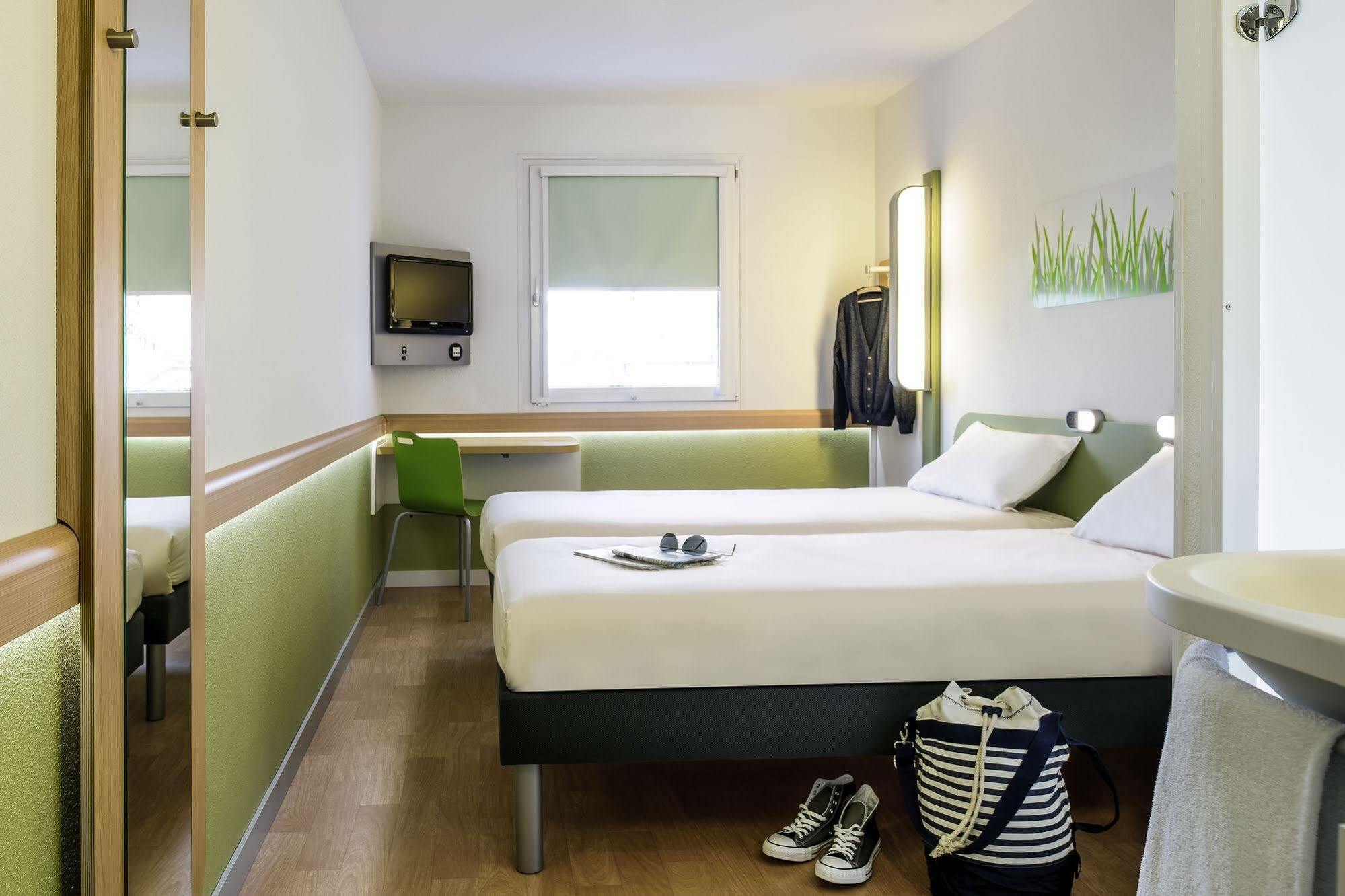 Ibis Budget Fontainebleau Avon Exteriör bild