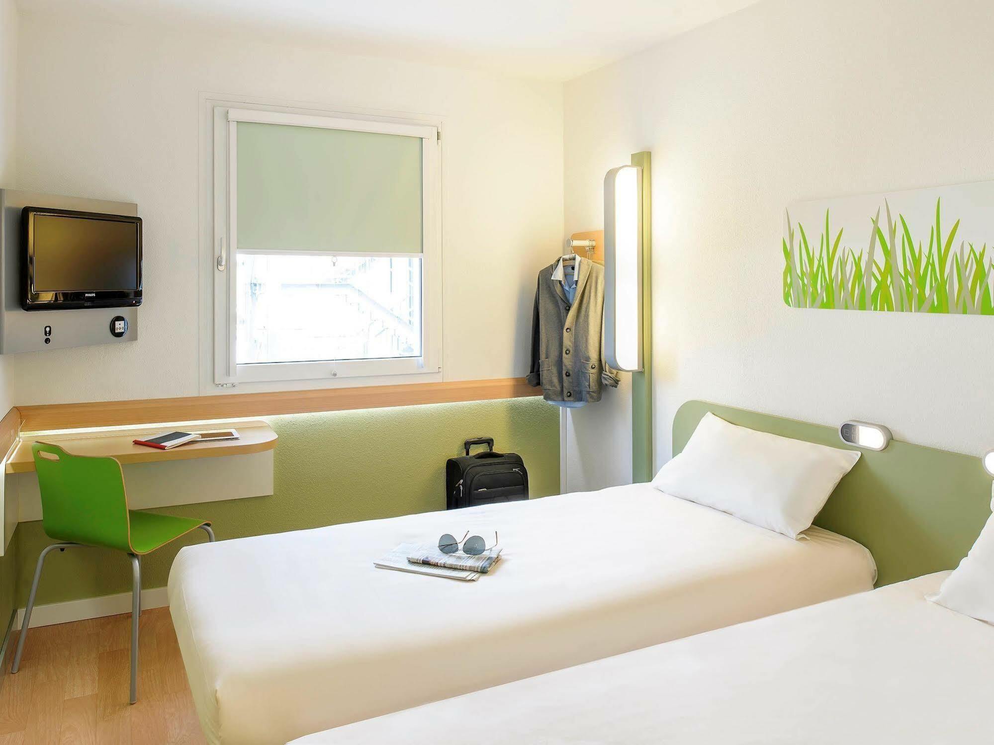 Ibis Budget Fontainebleau Avon Exteriör bild