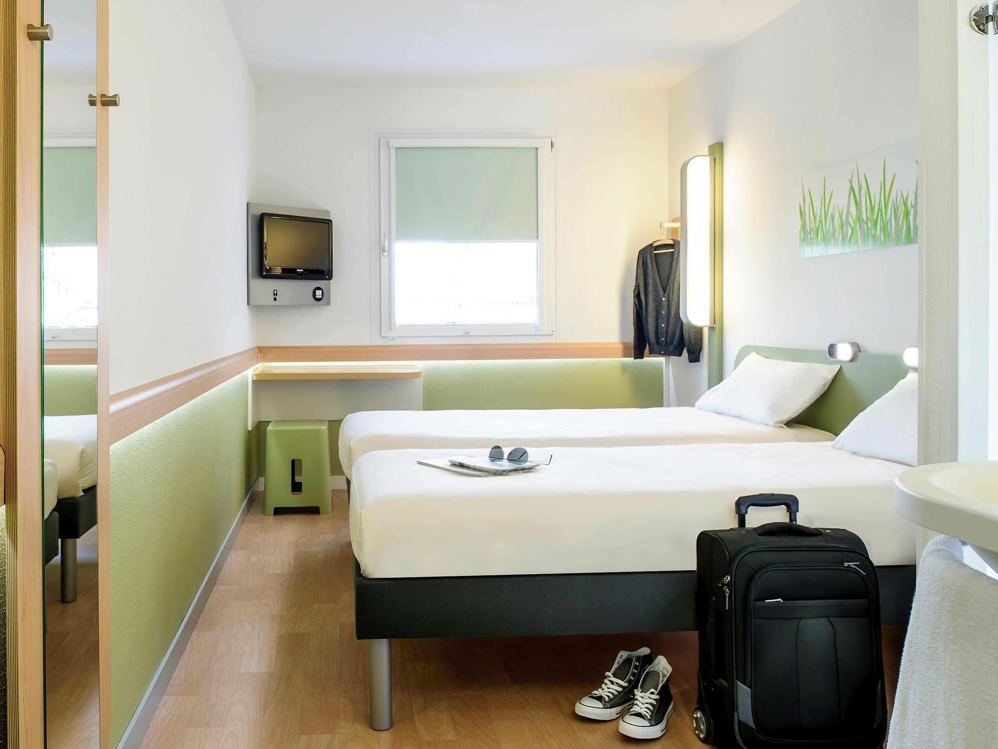 Ibis Budget Fontainebleau Avon Exteriör bild