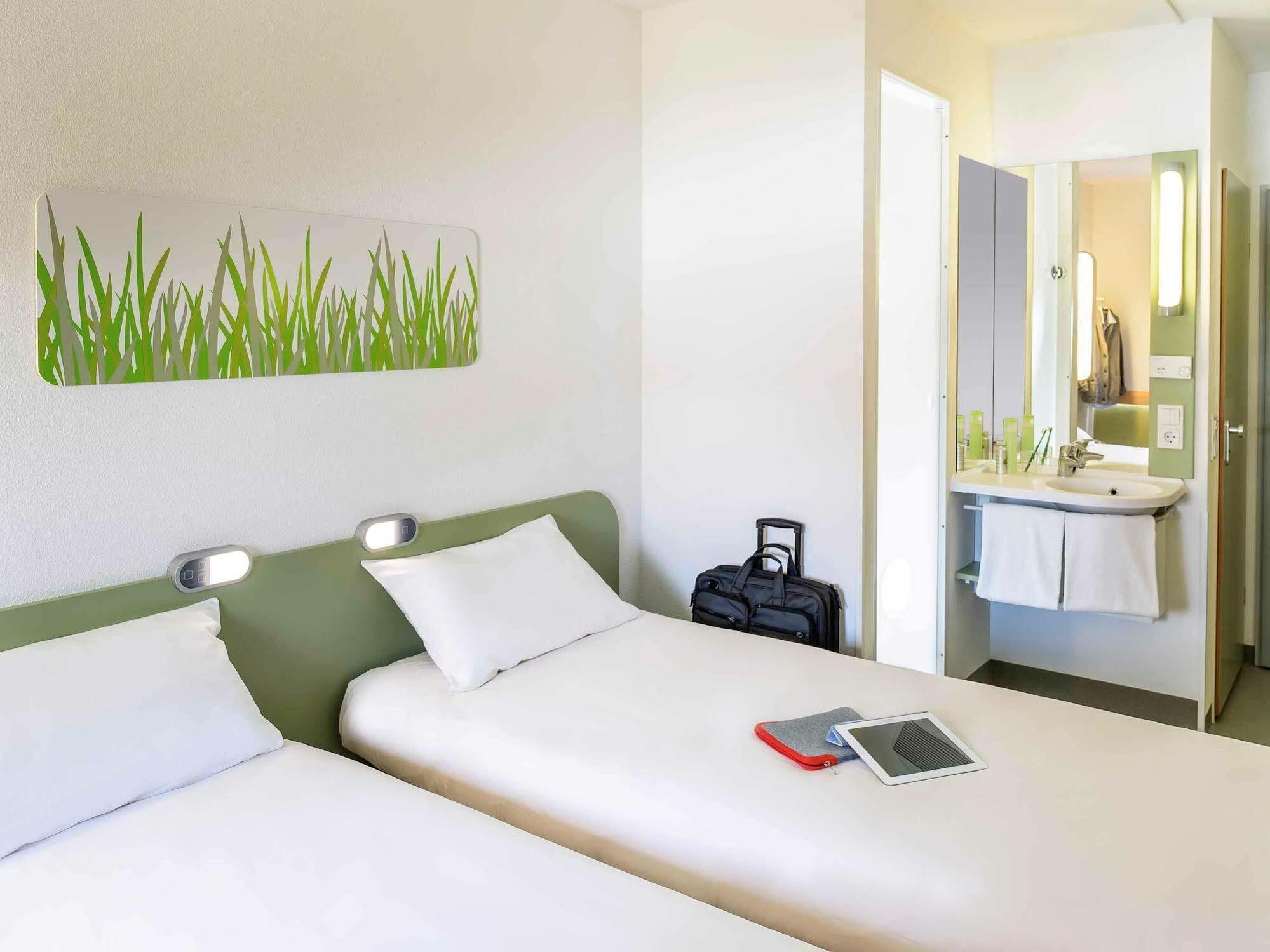 Ibis Budget Fontainebleau Avon Exteriör bild